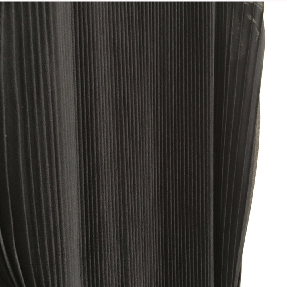 NWOT 🐞F21 Black Pleated Dress - Picture 2 of 5